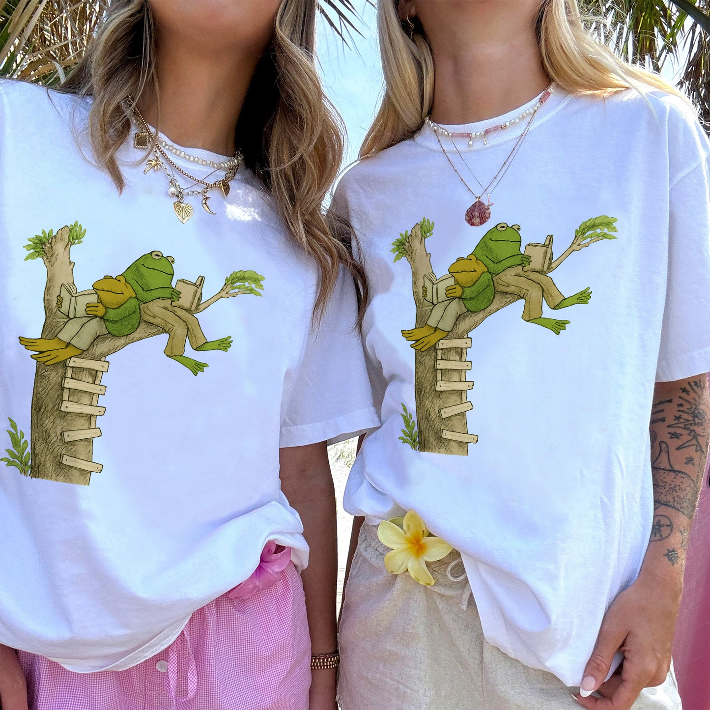 Book Lover Tee – Frog and Toad Reading Classic Shirt – White – Up To 5XL