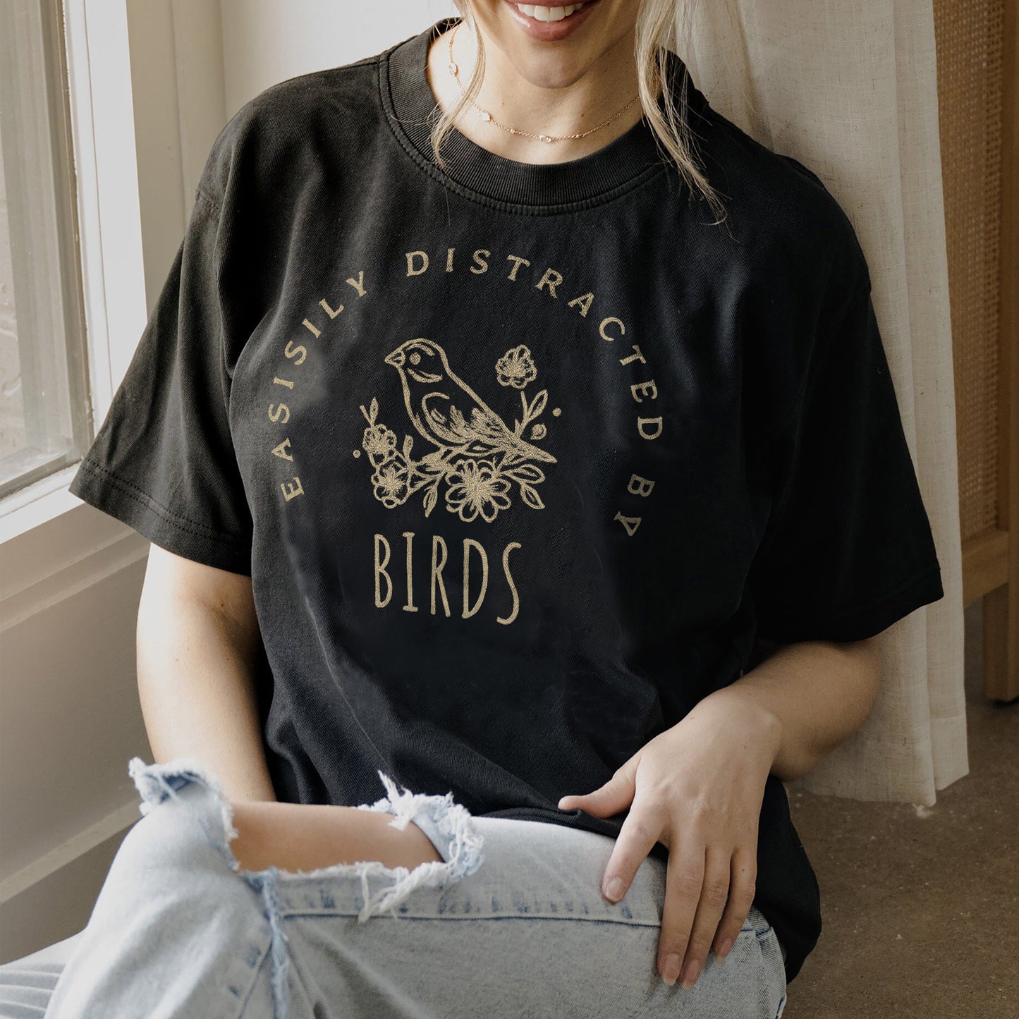 Easily Distracted By Birds T-Shirt – Vintage Birdwatching Shirt For Bird Lovers - Black - Up To 5XL